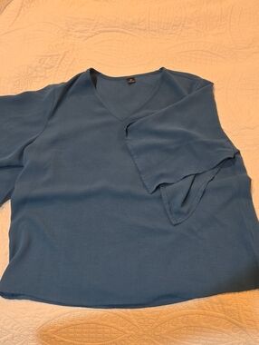 Ladies Flowy Teal Top